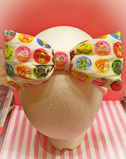 Vintage 80's scratch and sniff sticker bow (Scented)