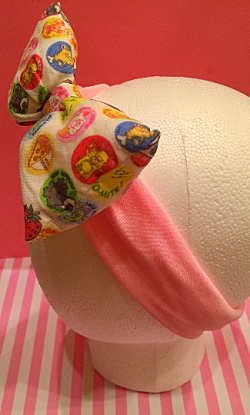 Vintage 80's scratch and sniff sticker bow (Scented)
