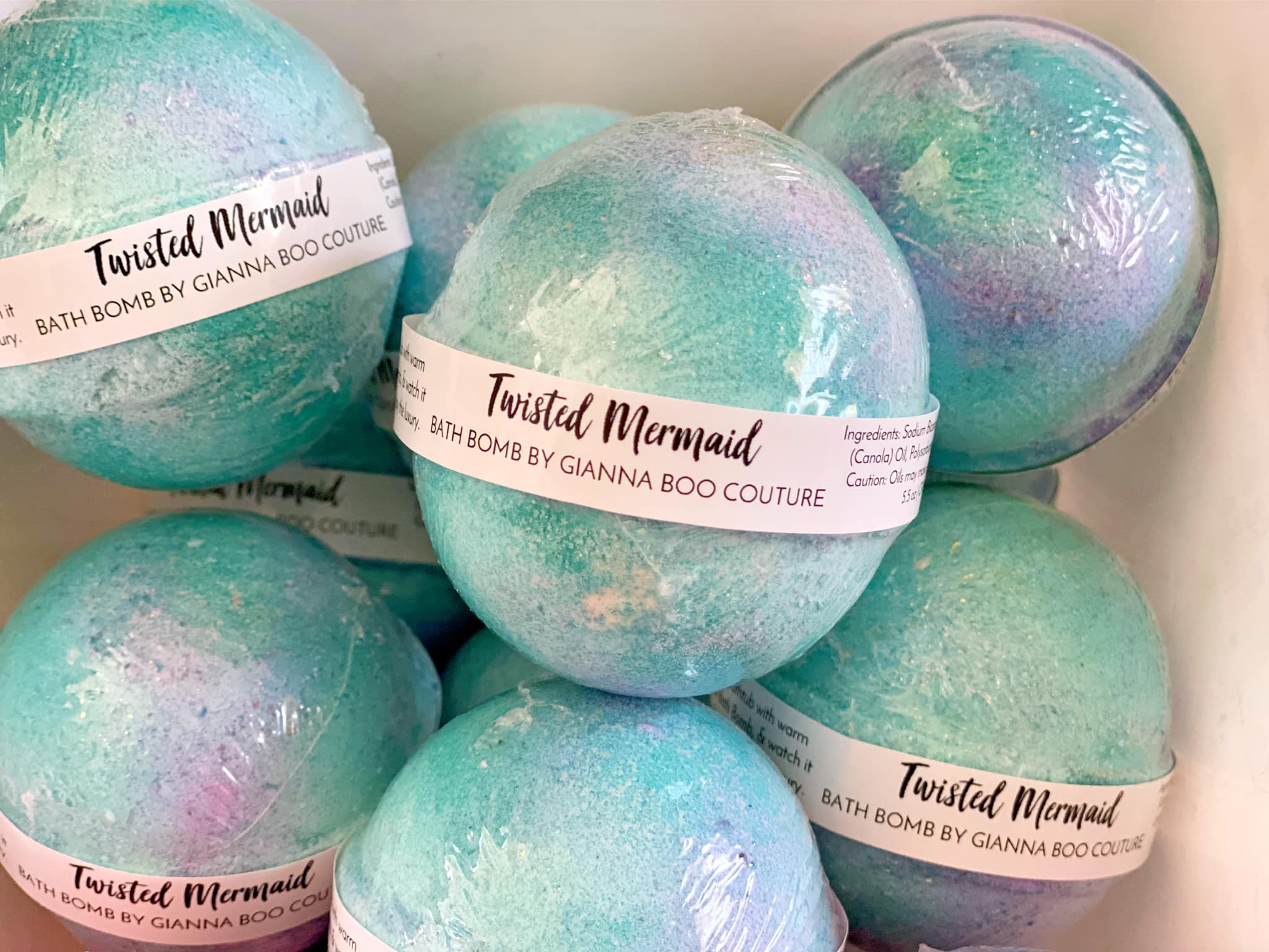 Twisted Mermaid Bath Bomb (Round Scales) Twisted Mermaid Bath Bomb (Round Scales)